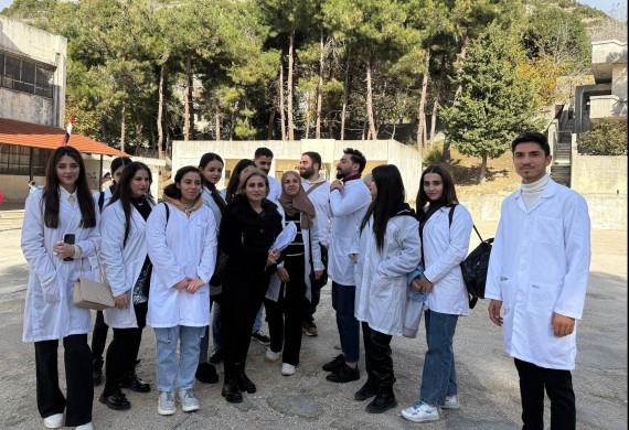 جولة ميدانية لطلبة كلية التمريض السنة الرابعة  إلى مدرستي الشهيد وجيه عيسى حمود و الشهيد يوسف عبد الله